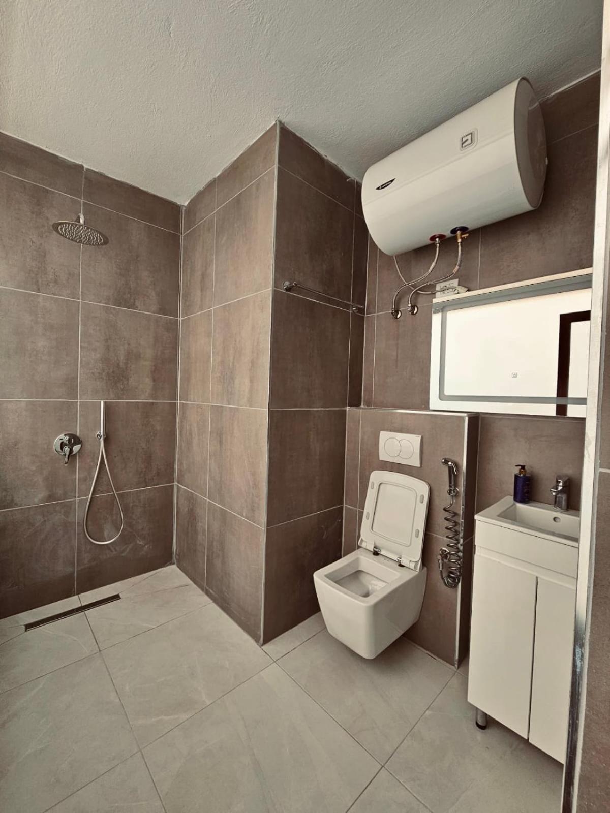 טיראנה Hi5 Rooms מראה חיצוני תמונה