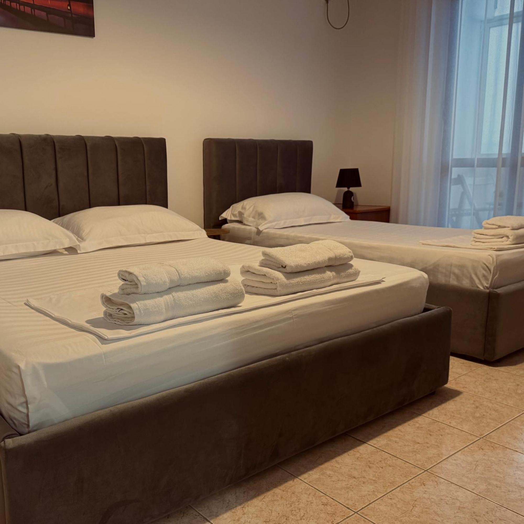 טיראנה Hi5 Rooms מראה חיצוני תמונה
